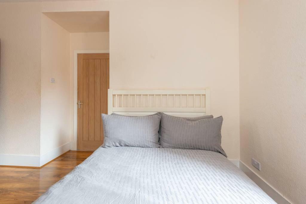 Ness Central Apartment - Greig Street Инвернес Екстериор снимка